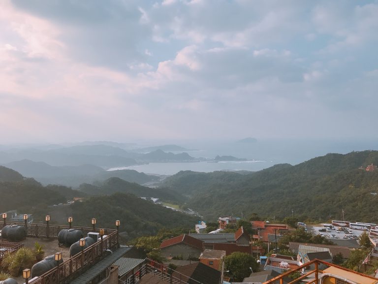 九份/金瓜石/水湳洞景點｜33必收藏攻略。New秘境隧道-千尋之路