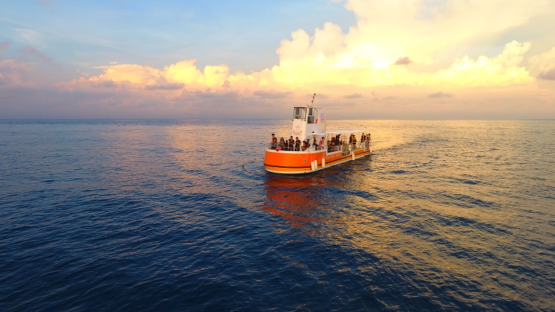 小琉球水上活動推薦-小琉球半潛艇夕陽巡航