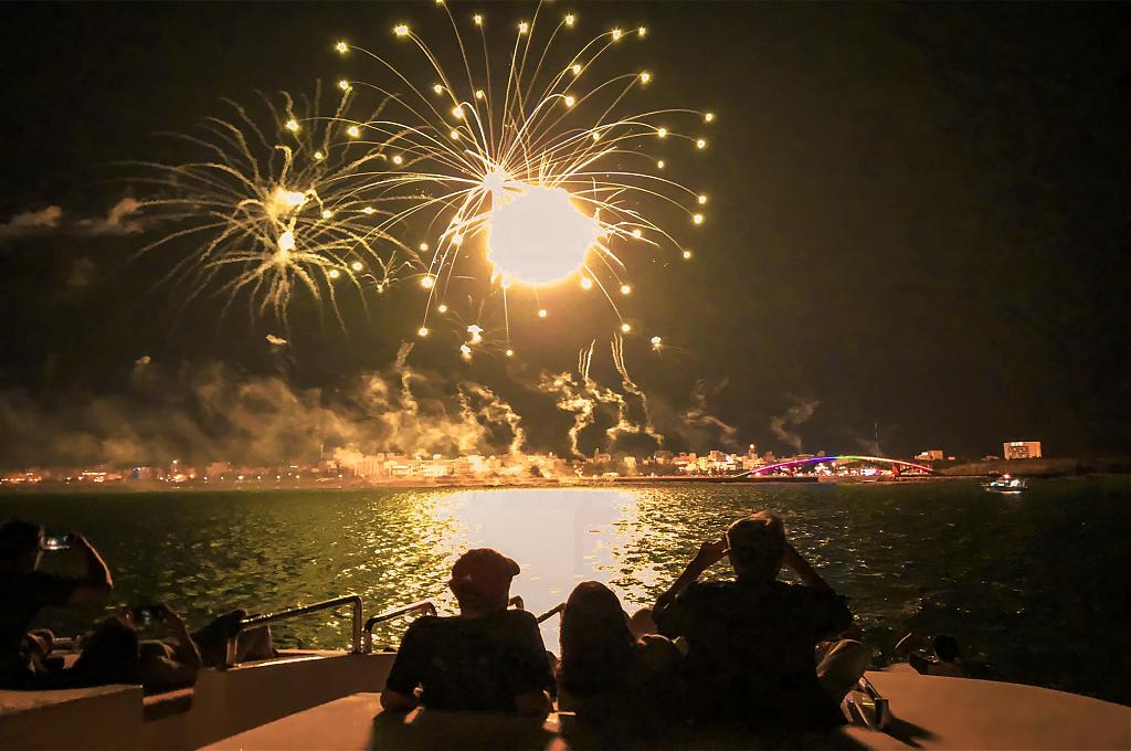 2021澎湖國際海上花火節限定玩法-搭船海上看煙火