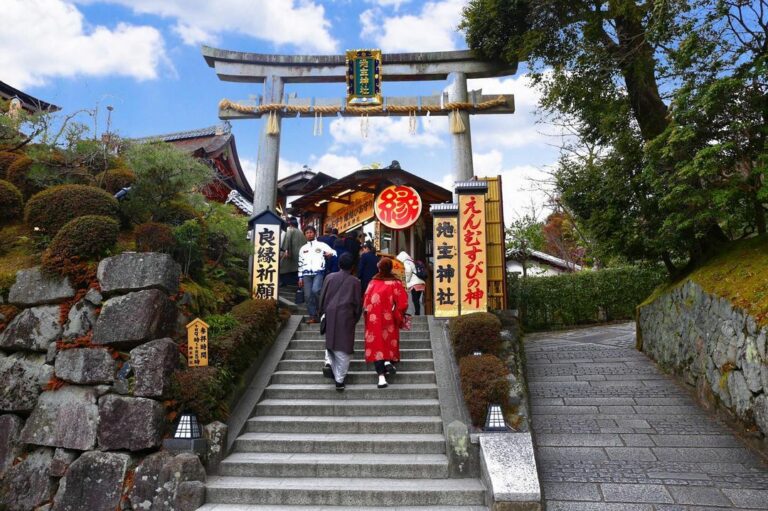 京都必訪神社寺廟大公開，來一趟參拜巡禮，感受古都風情